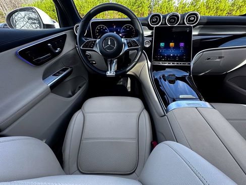 Certified 2025 Mercedes-Benz GLC 300 4MATIC image 4