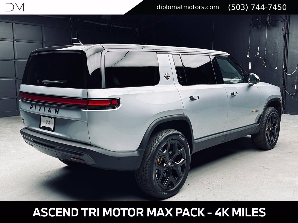 Used 2025 Rivian R1S Premium Dual AWD/4WD image 6