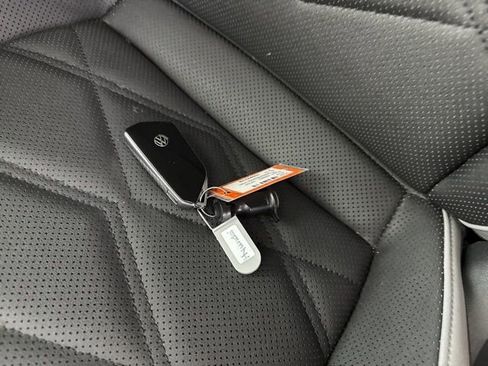 Used 2024 Volkswagen Atlas Peak Edition SE image 30