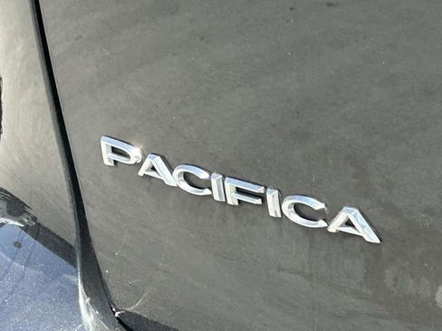 Used 2023 Chrysler Pacifica Limited FWD image 5