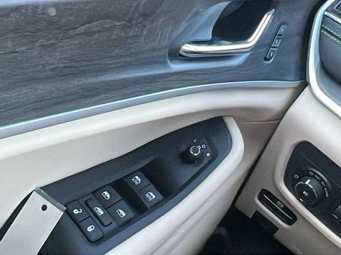 New 2025 Jeep Grand Cherokee Limited w/ Luxury Tech Group II image 35