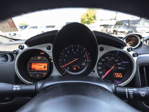 Used 2020 Nissan 370Z Coupe RWD image 12