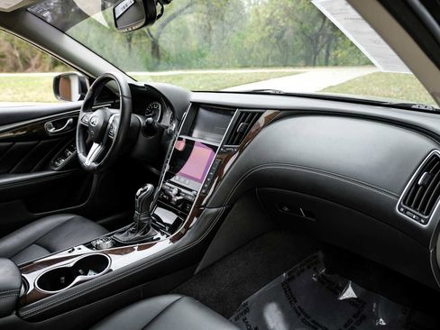 Used 2018 INFINITI Q50 Luxe w/ Essential Package (3.0T Luxe) image 14