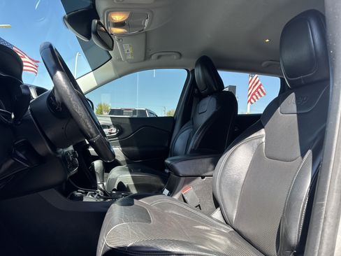 Used 2019 Jeep Cherokee Limited AWD/4WD image 17