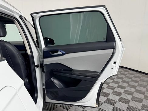 Used 2024 Volkswagen Taos SE FWD image 33