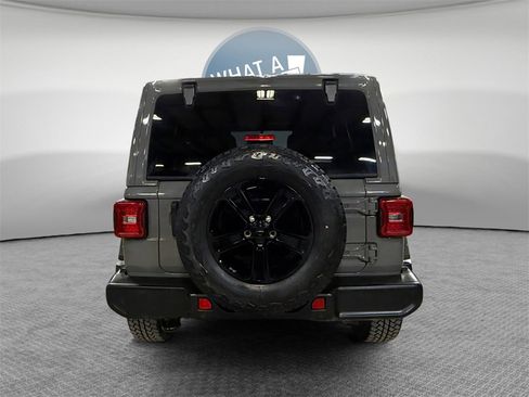 Used 2022 Jeep Wrangler Unlimited Sahara image 5