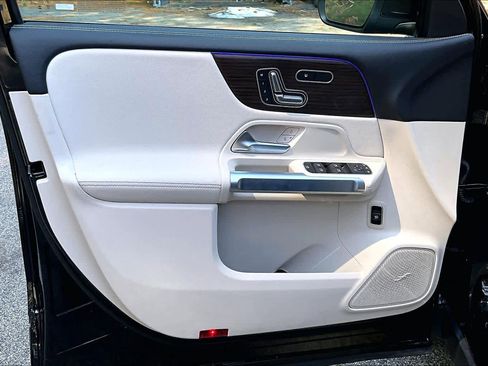 New 2026 Mercedes-Benz GLB 250 4MATIC image 12