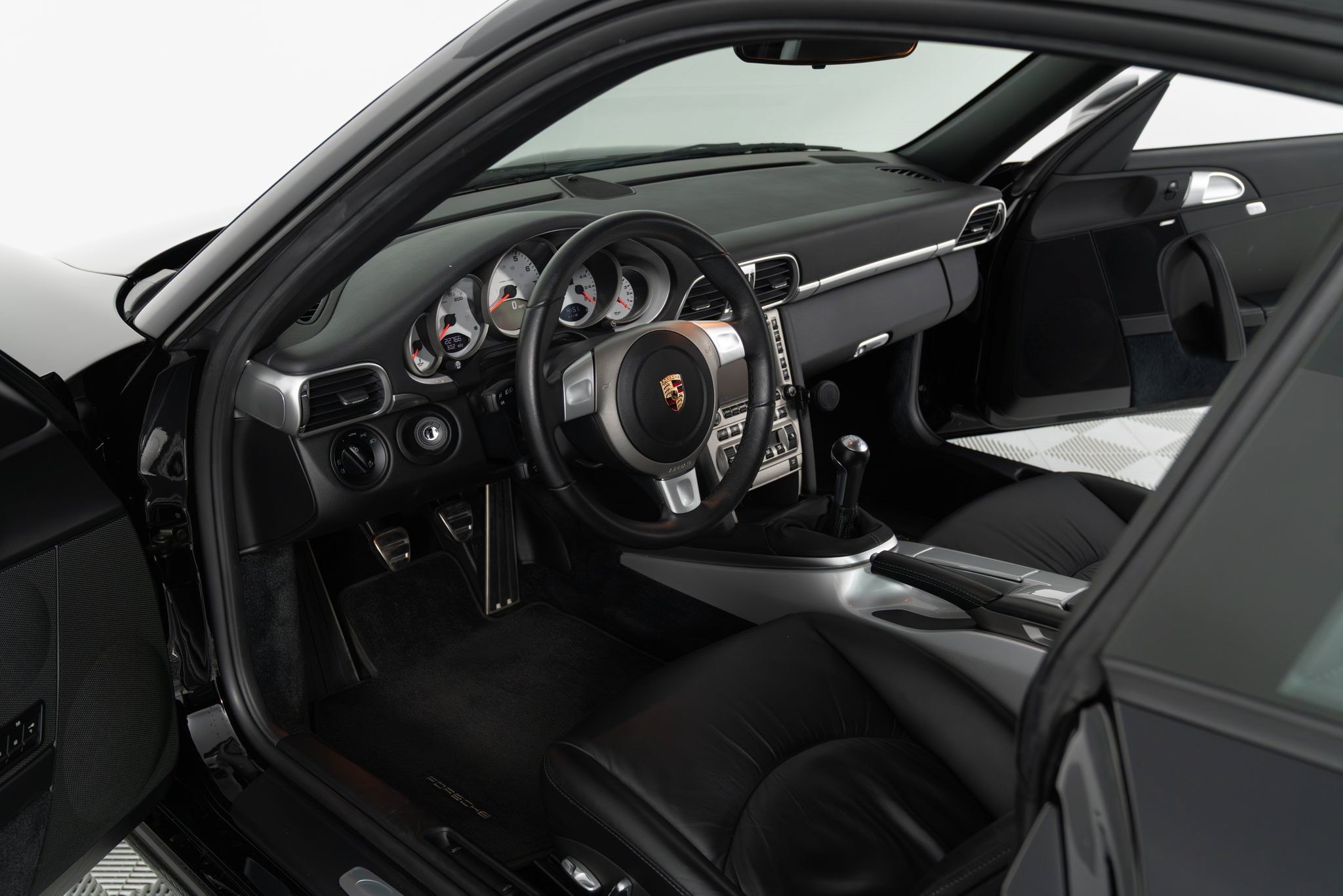 Used 2005 Porsche 911 Carrera S RWD image 3