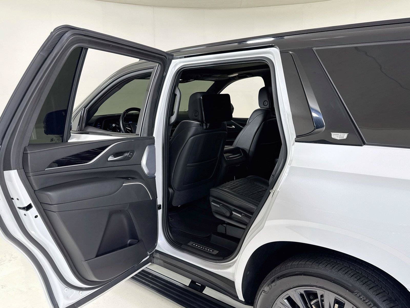 Used 2023 Cadillac Escalade V w/ LPO, ONYX Package AWD/4WD image 26