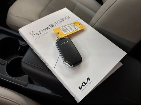 Used 2023 Kia Niro EX image 41