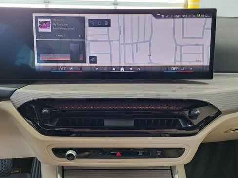 Used 2025 BMW 330i Sedan image 14