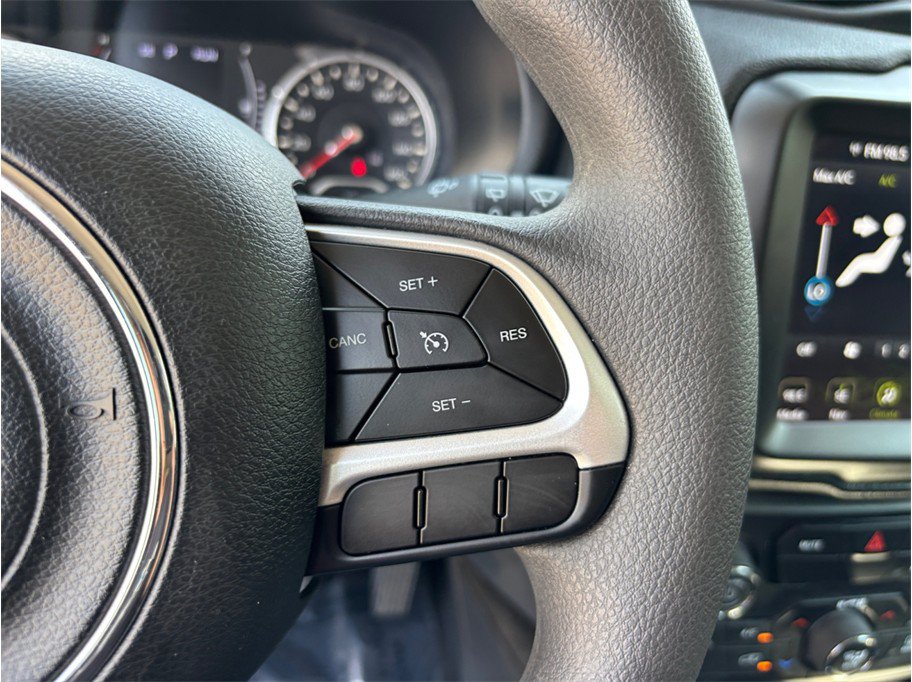 Used 2023 Jeep Renegade Latitude AWD/4WD image 23
