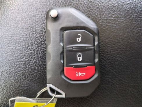 Used 2022 Jeep Wrangler Unlimited Rubicon 4xe image 28