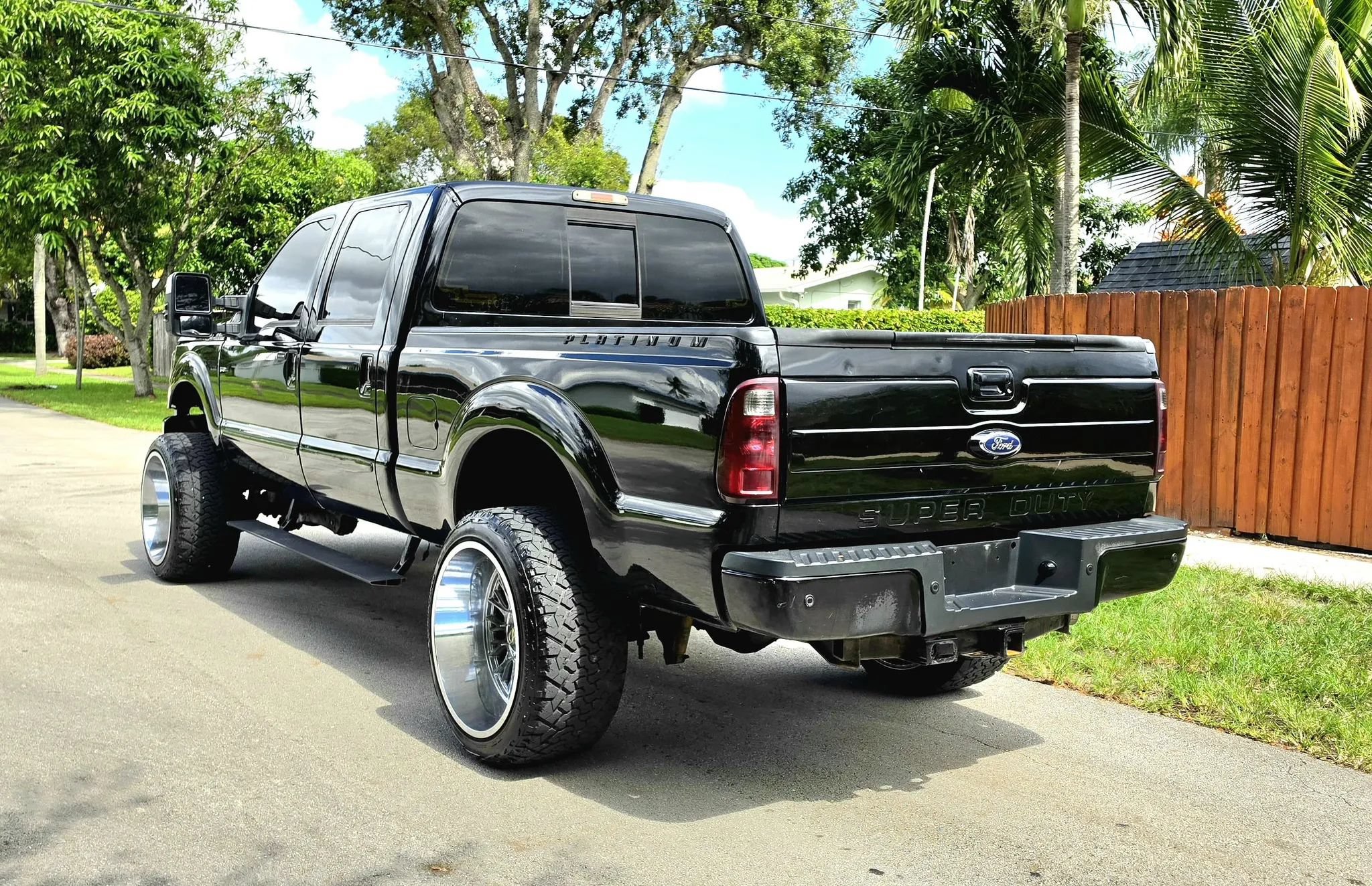 Used 2015 Ford F250 Platinum w/ FX4 Off-Road Package AWD/4WD image 11