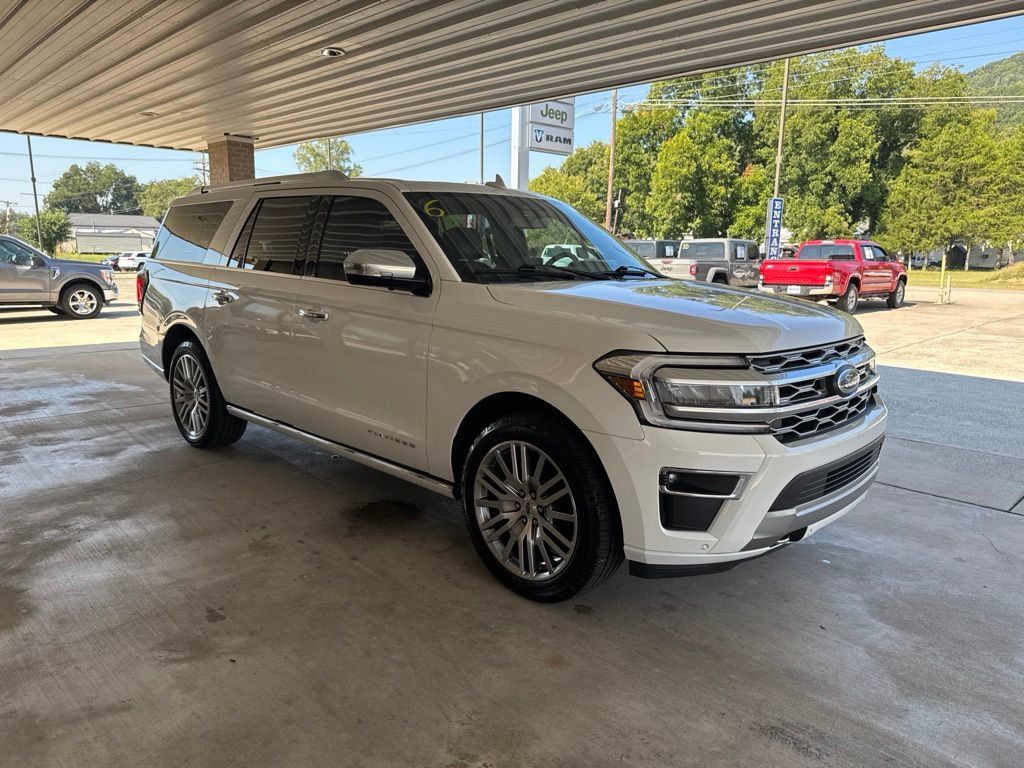 Used 2023 Ford Expedition Max Platinum AWD/4WD image 3