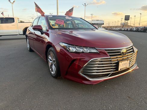 Used 2020 Toyota Avalon XLE image 3
