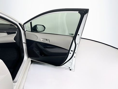 Used 2026 Toyota Corolla LE FWD image 30