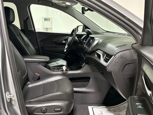 Used 2024 GMC Terrain SLT image 23