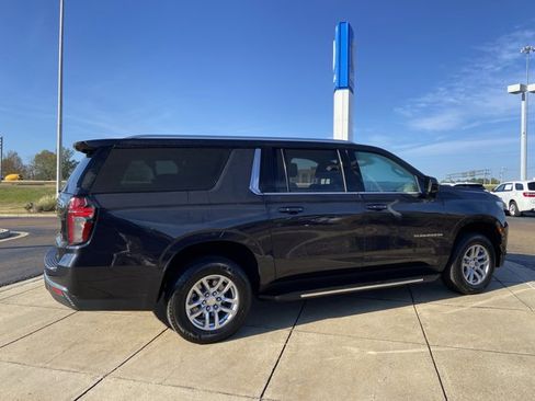 Used 2023 Chevrolet Suburban LT image 11