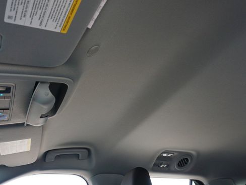 Used 2022 Ford Explorer XLT image 22