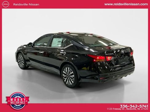 New 2025 Nissan Altima 2.5 SV image 4