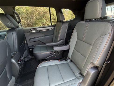 New 2026 GMC Acadia AT4 w/ Luxury Package image 17