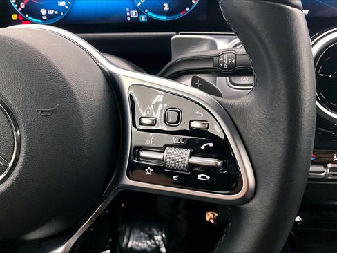 Used 2022 Mercedes-Benz GLB 250 image 22