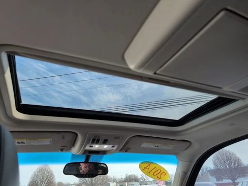 Used 2014 Cadillac Escalade Premium image 18