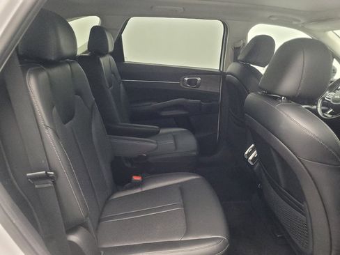 Used 2022 Kia Sorento EX w/ Panoramic Sunroof Package image 19
