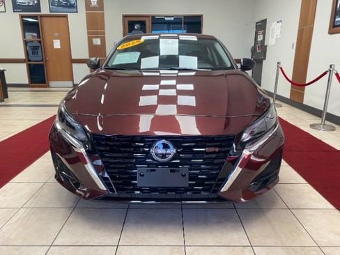 Used 2025 Nissan Altima 2.5 SV FWD image 2