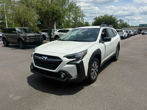 Used 2025 Subaru Outback Premium AWD/4WD image 1