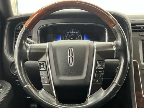 Used 2017 Lincoln Navigator Reserve AWD/4WD image 11