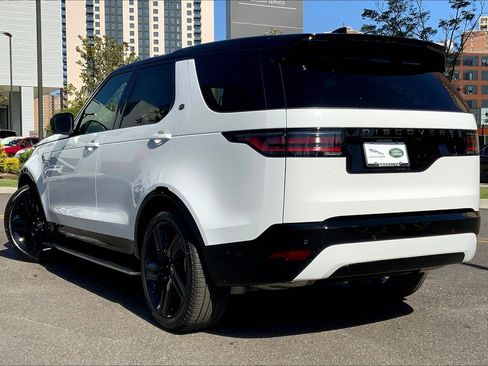 New 2025 Land Rover Discovery Dynamic SE image 12