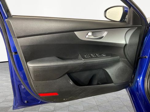 Used 2023 Kia Forte LXS w/ LXS Technology Package FWD image 19