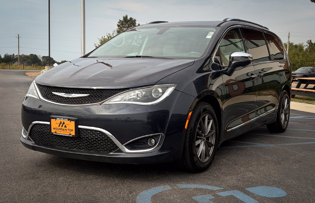 Used 2019 Chrysler Pacifica Limited w/ Tire & Wheel Group FWD image 25