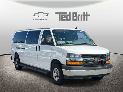 Certified 2025 Chevrolet Express 3500 LT w/ LT Preferred Equipment Group RWD image 3