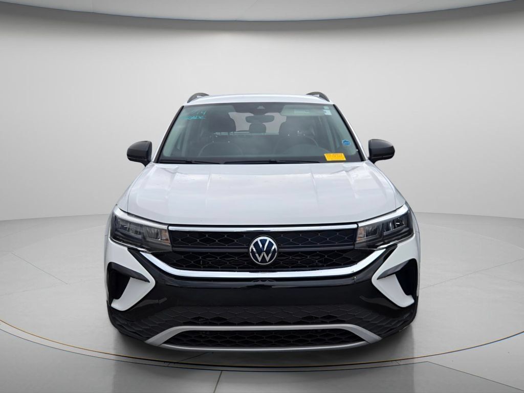 Used 2024 Volkswagen Taos S FWD image 3