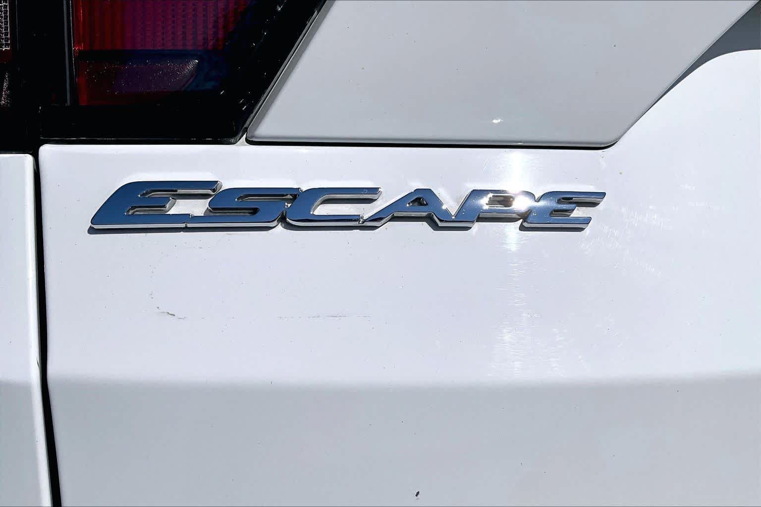 Used 2017 Ford Escape SE w/ SE Sport Appearance Package FWD image 33