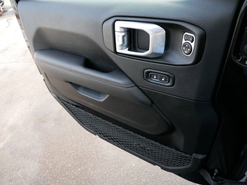 Used 2021 Jeep Wrangler Unlimited Sahara w/ Uconnect 4C Nav & Sound Group image 25