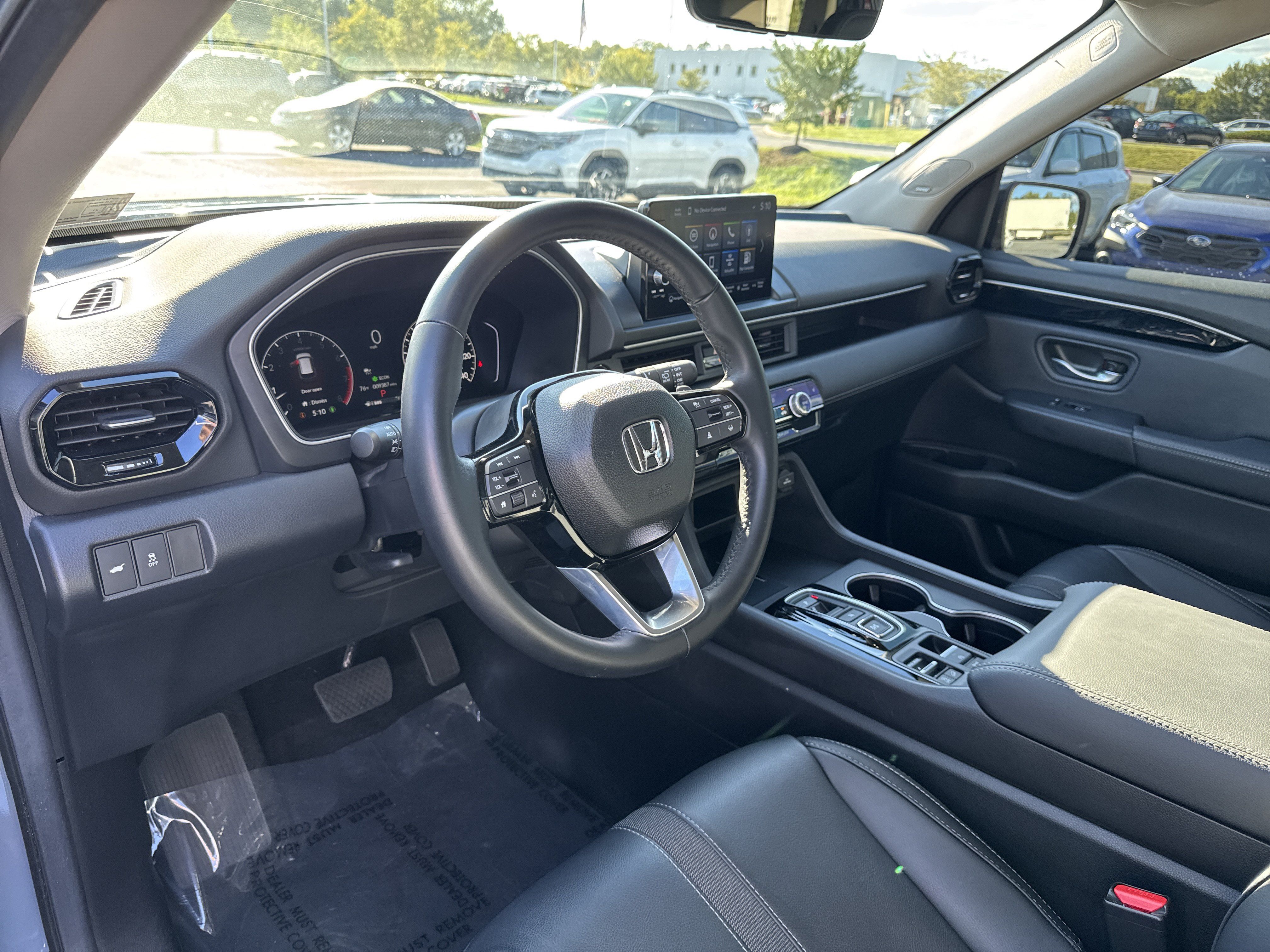Used 2025 Honda Pilot Touring image 4