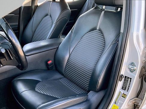 Used 2023 Toyota Camry SE FWD image 23