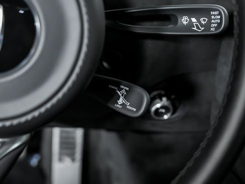 Used 2024 McLaren 750S Spider RWD image 30