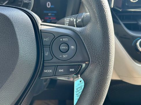 Used 2020 Toyota Corolla LE FWD image 32