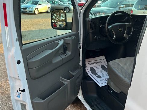 Used 2015 Chevrolet Express 2500 image 7