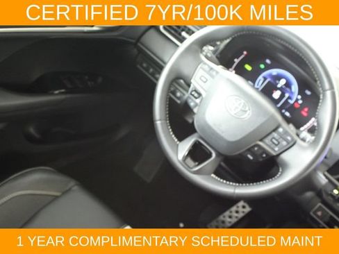 Used 2025 Toyota Camry SE FWD image 15