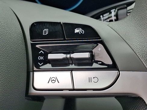 Used 2024 Hyundai Elantra SEL FWD image 23