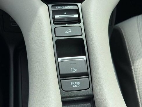 Certified 2026 Honda HR-V LX image 18