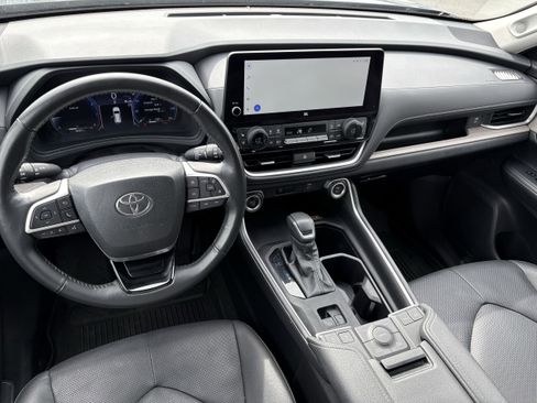 Used 2024 Toyota Grand Highlander Limited image 13