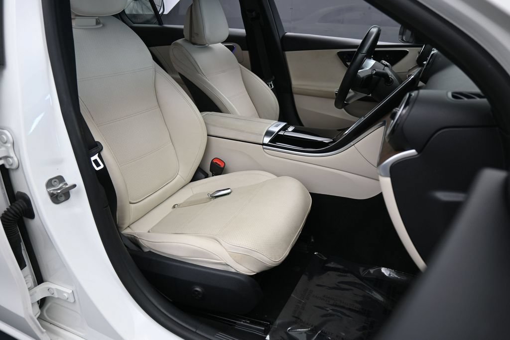 Used 2025 Mercedes-Benz C 300 Sedan image 46