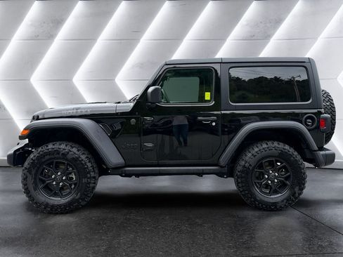 Used 2025 Jeep Wrangler Sport AWD/4WD image 3